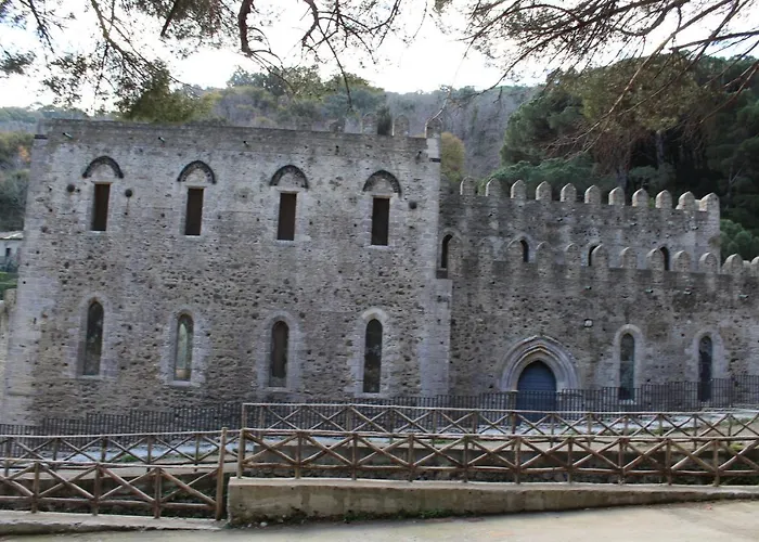 بيت ضيافة La Badia مسينا