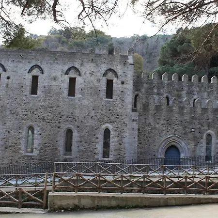 بيت ضيافة La Badia مسينا